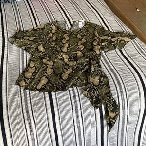 Brand NWT H&M snakeskin top
